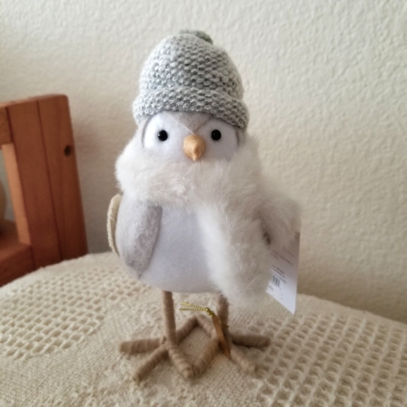 Featherly Friends 2022 Christmas Bird - Picture 1 of 4